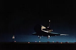 Nineties Collection: STS-88 landing, Florida, USA, December 15, 1998. Creator: NASA