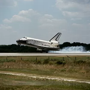 John F Kennedy Space Center Collection: STS-91 landing, Florida, USA, June 12, 1998. Creator: NASA