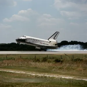 Kennedy Space Centre Prints: STS-91 landing, Florida, USA, June 12, 1998. Creator: NASA
