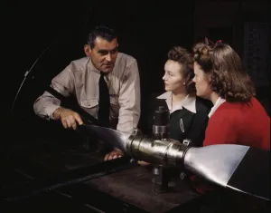 Aeronautics Gallery: Students at Washington High School at class, training...to the war effort, Los Angeles, Calif