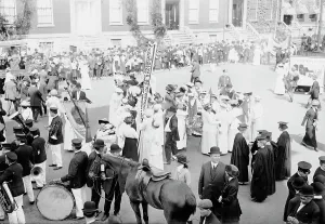 Suffrage Paraders, N.Y. between c1910 and c1915. Creator: Bain News Service