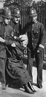 Images Dated 17th August 2007: A suffragette being arrested, c1910s (1935)