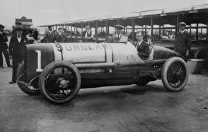Weybridge Prints: Sunbeam 350 hp, Kenelm Lee Guinness at Brooklands 1922. Creator: Unknown