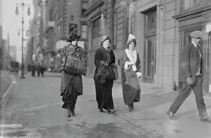 Coats Prints: Sunday, 5th Ave. between c1910 and c1915. Creator: Bain News Service