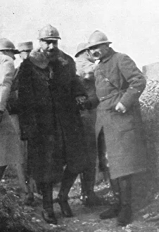 Gouraud Henri Prints: Sur le Front; Le general Gouraud inspecte ses lignes. 1915. Creator: Unknown