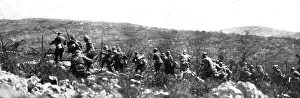 Friuli Venezia Giulia Prints: Sur le Front Italien; L'offensive du Carso: infanterie italienne s'elancant a l'assaut