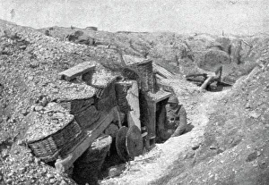 Sur le massif de Moronvilliers; L'entrée d'une ancienne sape allemande sur les pentes... 1917. Creator: Unknown