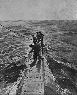 Submarine Prints: Sur le pont du sous-marin : les marins britanniques sauvant ceux qui