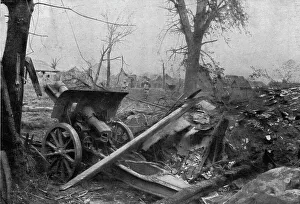 Sur le rerrain de l'avance Francaise au sud de la Somme; Obusier allemand qui etait... 1916. Creator: Unknown