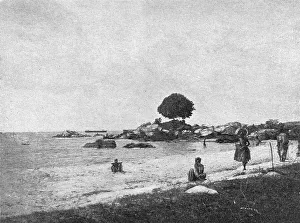 Victoria Nyanza Prints: Sur les bords lac Victoria pres de Bukoba; Afrique Australe, 1914. Creator: Unknown