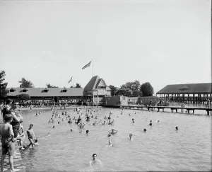 Swimming Pool Prints: Swimming pool, Belle Isle Park, Detroit, Mich. between 1900 and 1910. Creator: Unknown