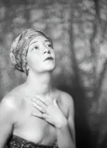 Ignoring Prints: Swiskaya, Countess, portrait photograph, between 1917 and 1929. Creator: Arnold Genthe