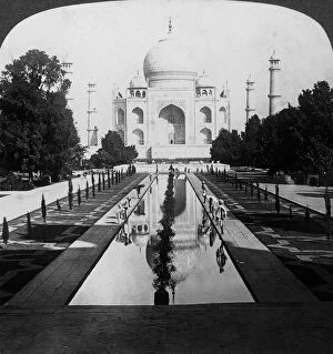 Begam Gallery: Taj Mahal, Agra, Uttar Pradesh, India.Artist: Underwood & Underwood