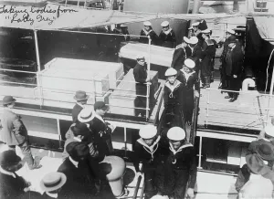 Solemn Prints: Taking bodies from LADY GREY, 1914. Creator: Bain News Service