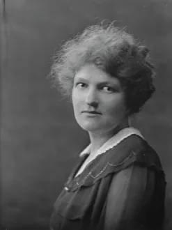 Frizzy Prints: Tallman, Miss, portrait photograph, 1916 or 1917. Creator: Arnold Genthe