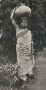 Tamil Prints: Tamulin beim Wasserholen, 1926