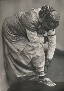 Tamil Prints: Tamulin mit Fuss- und Kopfschmuck, 1926