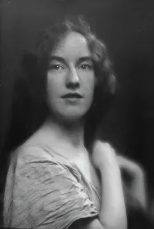 Alert Prints: Tarvan, Miss, portrait photograph, 1912 Nov. 22. Creator: Arnold Genthe