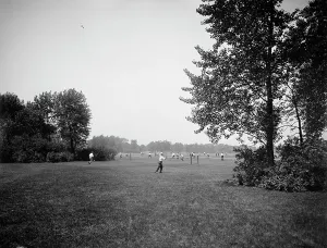 Tennis Court Prints: Tennis grounds, Washington Park, Chicago, Ill. between 1900 and 1910. Creator: Unknown