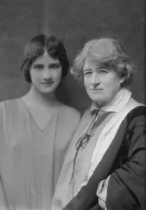 Terry Ellen Prints: Terry, Ellen, Miss, and Anna Duncan, portrait photograph, 1915. Creator: Arnold Genthe