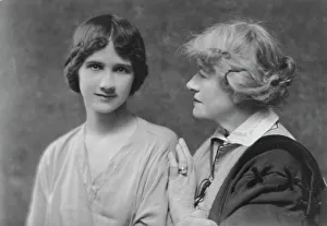 Terry Ellen Prints: Terry, Ellen, Miss, and Anna Duncan, portrait photograph, 1915. Creator: Arnold Genthe