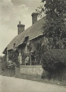 England United Kingdom Prints: Thatched cottage. From the album: Photograph album - England, 1920s. Creator: Harry Moult