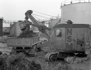 Tipper Truck Prints: Thomas Smith Super 10 earth mover working at the Shell Plant