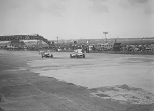 Harold Gallery: Thomas Special of Harold Purdy and OM of Henken Widengren, BRDC 500 Mile Race, Brooklands, 1931