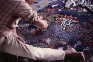 India Asia Prints: Tibetan refugee carpet project, Dharamsala, India, 1988. Creator: Amanda Waite