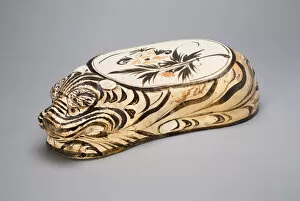 Underglaze Gallery: Tiger-Shaped Pillow with Floral Spray, Jin dynasty (1115-1234), 12th / 13th century