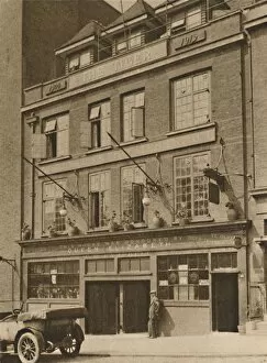 Queen Of England Collection: The Tiger Tavern on Tower Hill, c1935. Creator: Unknown
