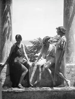 Tonetti Miss Prints: Tonetti, Misses, at Sneding's Landing, 1921 June 7. Creator: Arnold Genthe