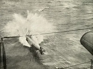 Torpedo Prints: Torpedo Entering the Water, (1919). Creator: Unknown