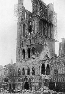 Images Dated 10th January 2008: The tower of Market Hall after a German bombardment, Ypres, Belgium, First World War, (1920)