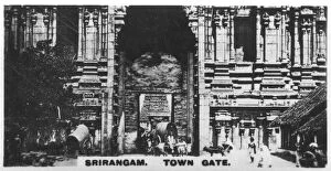 Images Dated 4th June 2007: Town gate, Srirangam, India, c1925