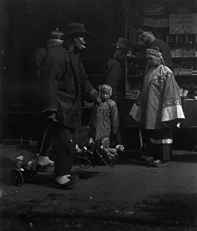 Chinese American Prints: The toy peddler, Chinatown, San Francisco, between 1896 and 1906. Creator: Arnold Genthe