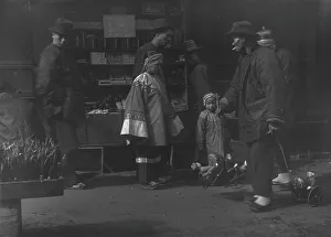 Chinese American Prints: The toy peddler, Chinatown, San Francisco, between 1896 and 1906. Creator: Arnold Genthe