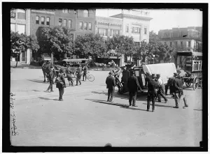 Traffic accident, between 1916 and 1918. Creator: Harris & Ewing. Traffic accident, between 1916 and 1918. Creator: Harris & Ewing