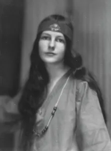 Trafford, Malinda, Miss, portrait photograph, 1915 Apr. 5. Creator: Arnold Genthe