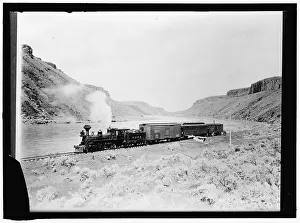 Freight Wagon Prints: Train, between 1913 and 1917. Creator: Harris & Ewing