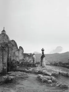 Water Jar Prints: Travel views of Cuba and Guatemala, between 1899 and 1926. Creator: Arnold Genthe