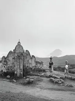 Water Jar Prints: Travel views of Cuba and Guatemala, between 1899 and 1926. Creator: Arnold Genthe