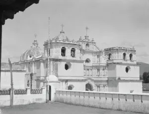 Bells Prints: Travel views of Cuba and Guatemala, between 1899 and 1926. Creator: Arnold Genthe