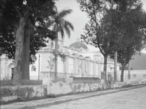 Travel views of Cuba and Guatemala, between 1899 and 1926. Creator: Arnold Genthe