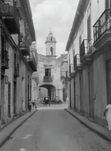 Travel views of Cuba and Guatemala, between 1899 and 1926. Creator: Arnold Genthe