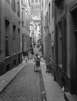 Backstreets Prints: Travel views of Europe, between 1904 and 1938. Creator: Arnold Genthe