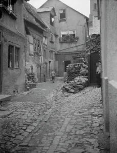Alley Prints: Travel views of Europe, between 1904 and 1938. Creator: Arnold Genthe