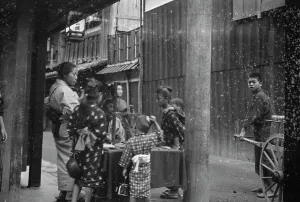 Streets Prints: Travel views of Japan and Korea, 1908. Creator: Arnold Genthe