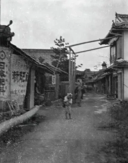 Streets Prints: Travel views of Japan and Korea, 1908. Creator: Arnold Genthe