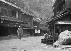 Streets Prints: Travel views of Japan and Korea, 1908. Creator: Arnold Genthe